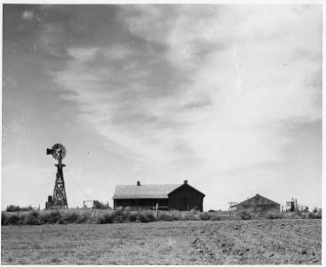 Haskell County, Kansas. There are abandoned houses all over this and neighboring counties.... The ho . . . - NARA - 522093 photo