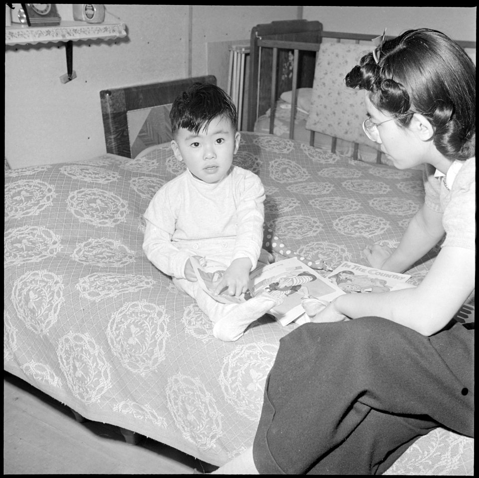 Heart Mountain Relocation Center, Heart Mountain, Wyoming. A man just can't seem to get to sleep un . . . - NARA - 539187