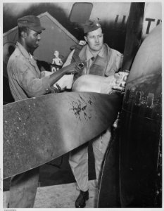 HDQ., 616th Air Base Wing, Japan-Lt. Col. Marle M. Jones, Riverside, Calif., new commanding officer of the 91st... - NARA - 542355