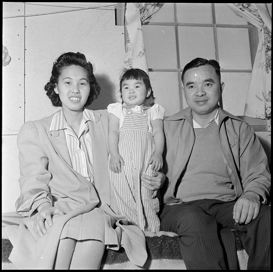 Heart Mountain Relocation Center, Heart Mountain, Wyoming. Dave and Ruth Nitake with their daughter . . . - NARA - 539191