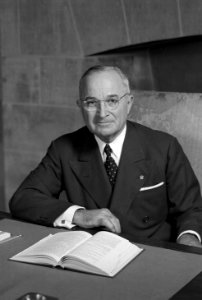 Harry S. Truman - NARA - 530677