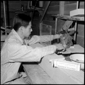 Heart Mountain Relocation Center, Heart Mountain, Wyoming. In the ceramics plant at the Heart Mount . . . - NARA - 539260