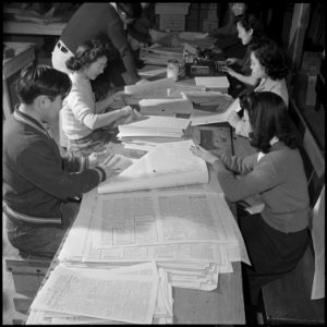 Heart Mountain Relocation Center, Heart Mountain, Wyoming. The repertorial staff of the Sentinel, H . . . - NARA - 539201