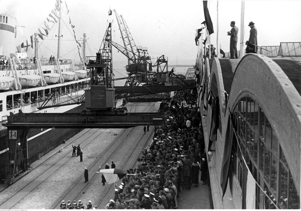 Henryk Poddębski - Gdynia - port (131-D-1-3)