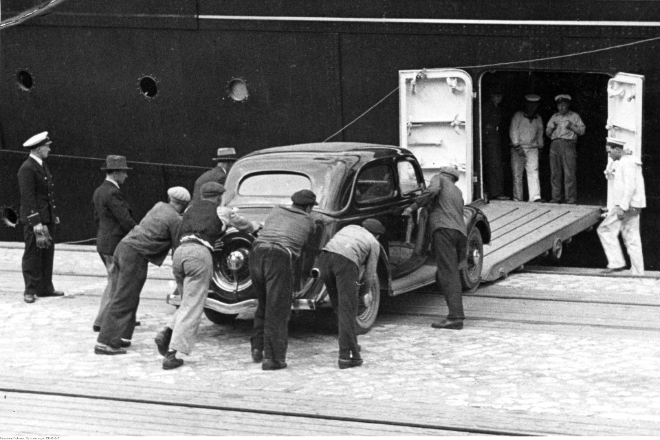 Henryk Poddębski - Gdynia - port (131-D-1-7)