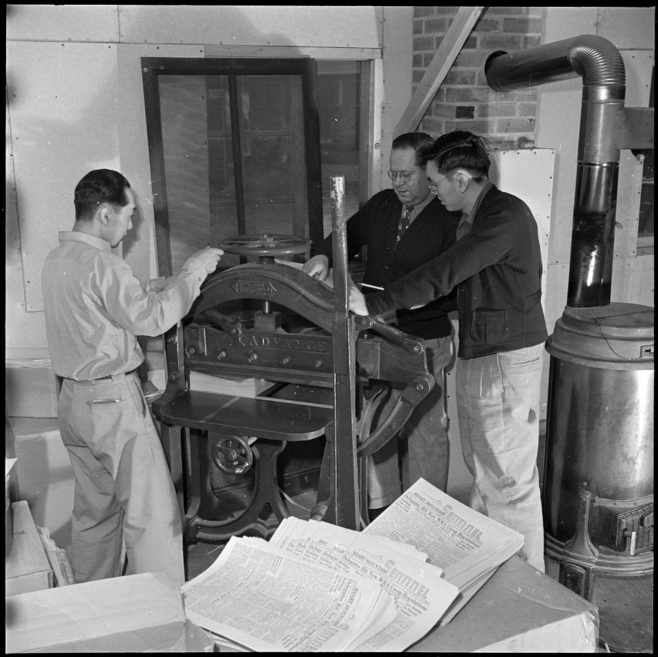 Heart Mountain Relocation Center, Heart Mountain, Wyoming. Trimming the assembled Sentinels is Geor . . . - NARA - 539198