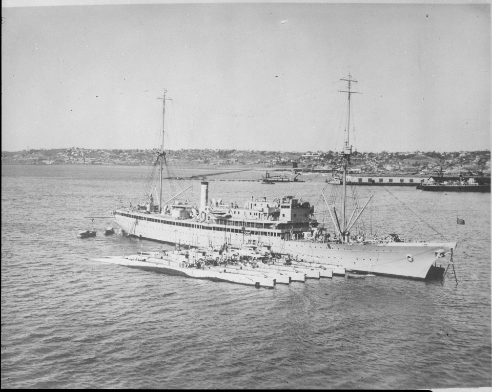 Holland (AS3). Submarine tender. Aerial, starboard bow, with six submarines alongside, 10-1926 - NARA - 520787