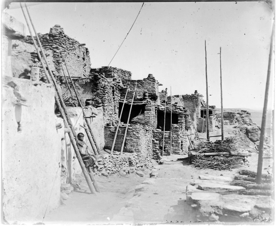 Hopi pueblo, probably Walpi - NARA - 523645