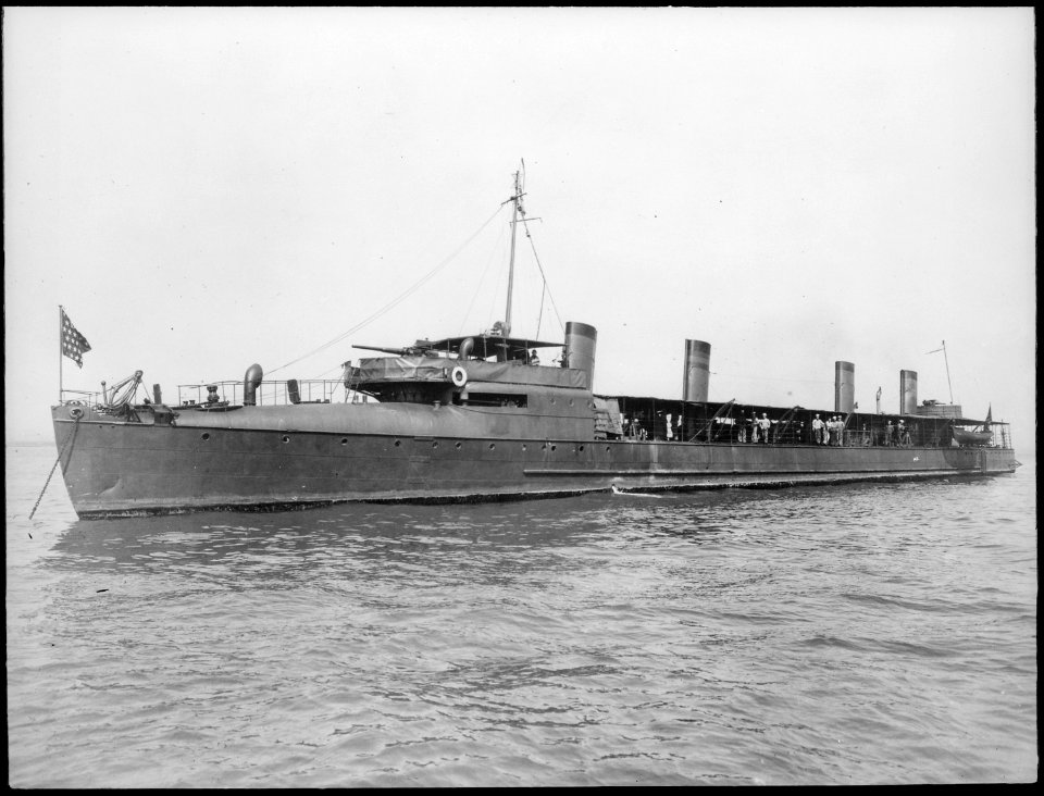 Hopkins (DD6). Port bow, 1908 - NARA - 513021