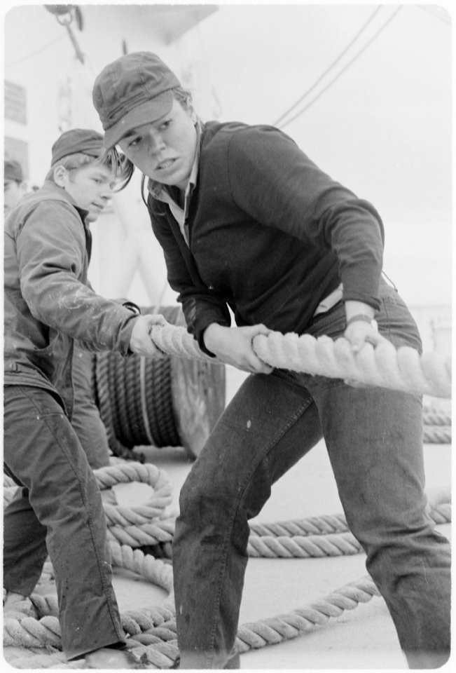 Hunters Point, California...seaman apprentice Anneliese Knapp from Delavan, Wisconsin, one of the fifty women in the... - NARA - 558535