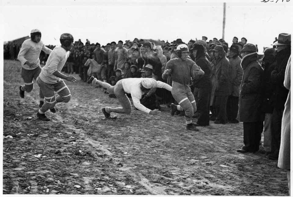 Heart Mountain Relocation Center, Heart Mountain, Wyoming. Tosh Asano, of the All Star team, is r . . . - NARA - 539450