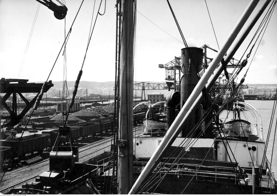 Henryk Poddębski - Port w Gdyni (131-A-2-188)