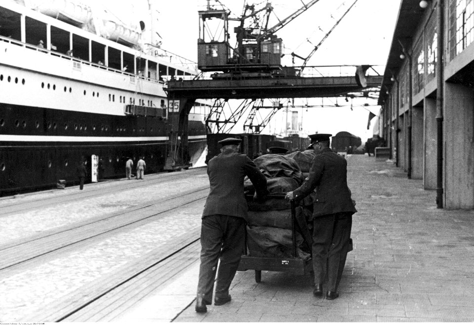 Henryk Poddębski - Port w Gdyni (131-A-2-148)