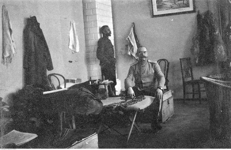 Ignacy Paweł Fudakowski - Oficerowie rosyjskiego 12 Dywizjonu Artylerii Moździerzy w Długoszyjach na Wołyniu (94-97-1)