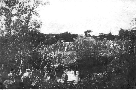 Ignacy Paweł Fudakowski - Rosyjski 12 Korpus Armijny przekracza granicę z Austro-Węgrami na rzece Zbrucz w Tarnorudzie w Galicji (94-1-1)