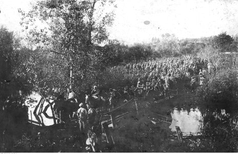 Ignacy Paweł Fudakowski - Rosyjski 12 Korpus Armijny przekracza granicę z Austro-Węgrami na rzece Zbrucz w Tarnorudzie w Galicji (94-1-2)