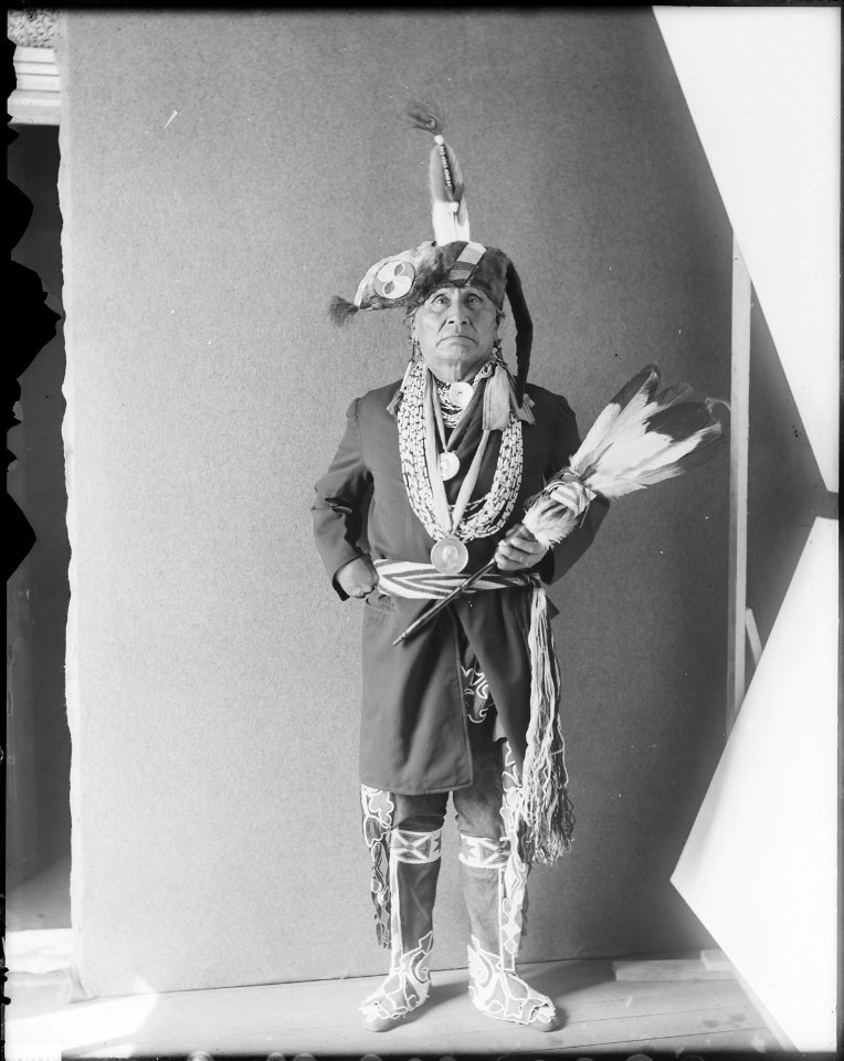 Indian portrait, full length - NARA - 523702