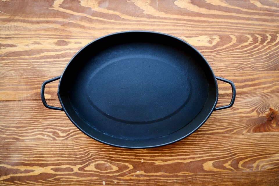 Pot black wooden table
