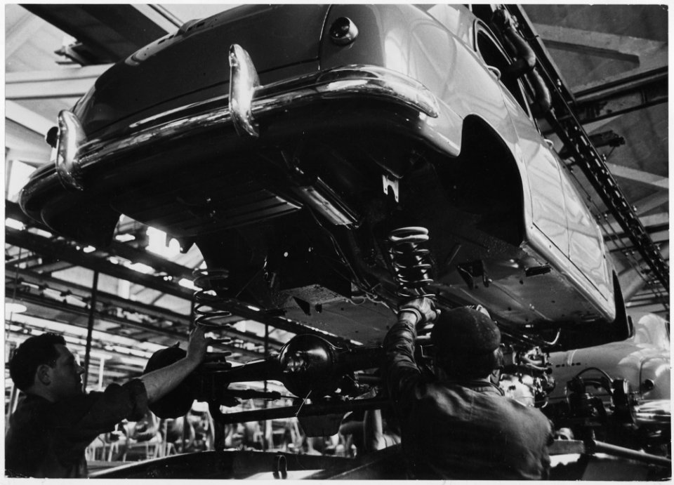 Italy. The beginning of the 1400 assembly line. The bodies are lowered gently onto the chassis - NARA - 541732