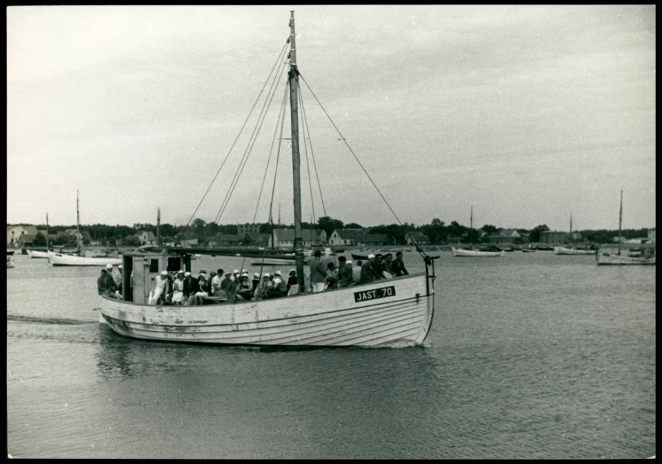 Jastarnia kuter rybacki z wycieczka 1935 (37051762)