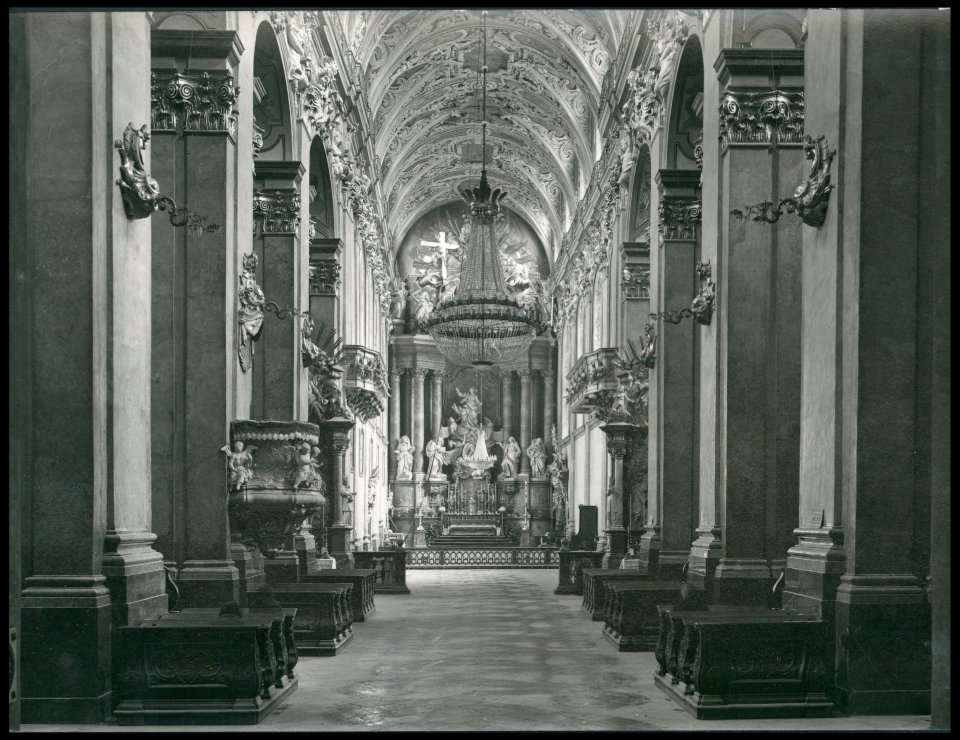 Jasna Gora, wnetrze kosciola ca 1936 (47732694)