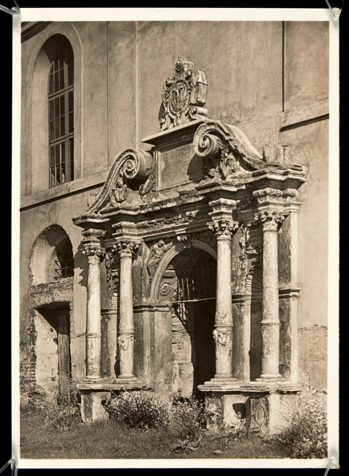 Jaroslaw, kosciol sw. Anny, portal barokowy 1938 (67739000)