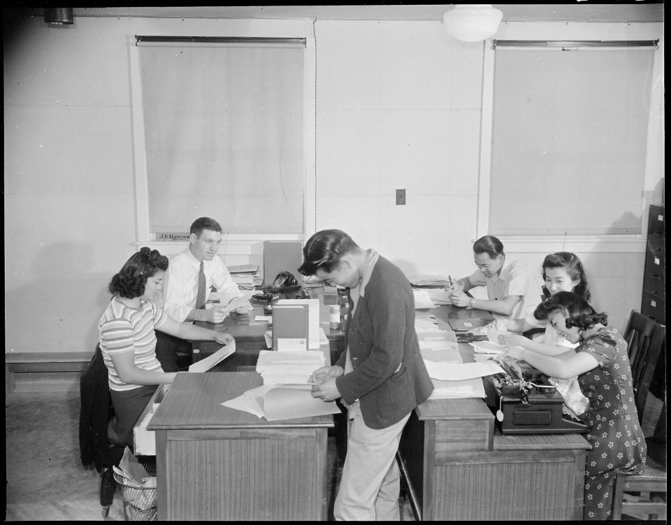 Jerome Relocation Center, Denson, Arkansas. An interior view of the Office Service Section headed b . . . - NARA - 538873