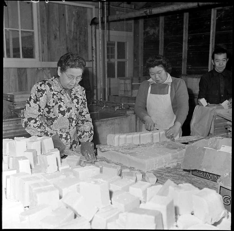 Jerome Relocation Center, Denson, Arkansas. In a makeshift soap factory, at the Jerome Center, Mrs. . . . - NARA - 539308