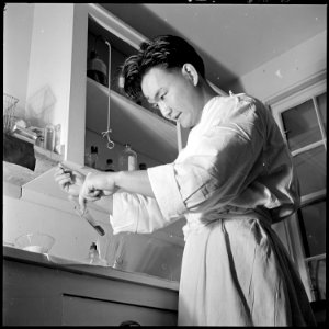 Jerome Relocation Center, Denson, Arkansas. In the laboratory at the center hospital, Iiuao Oyama, . . . - NARA - 539318
