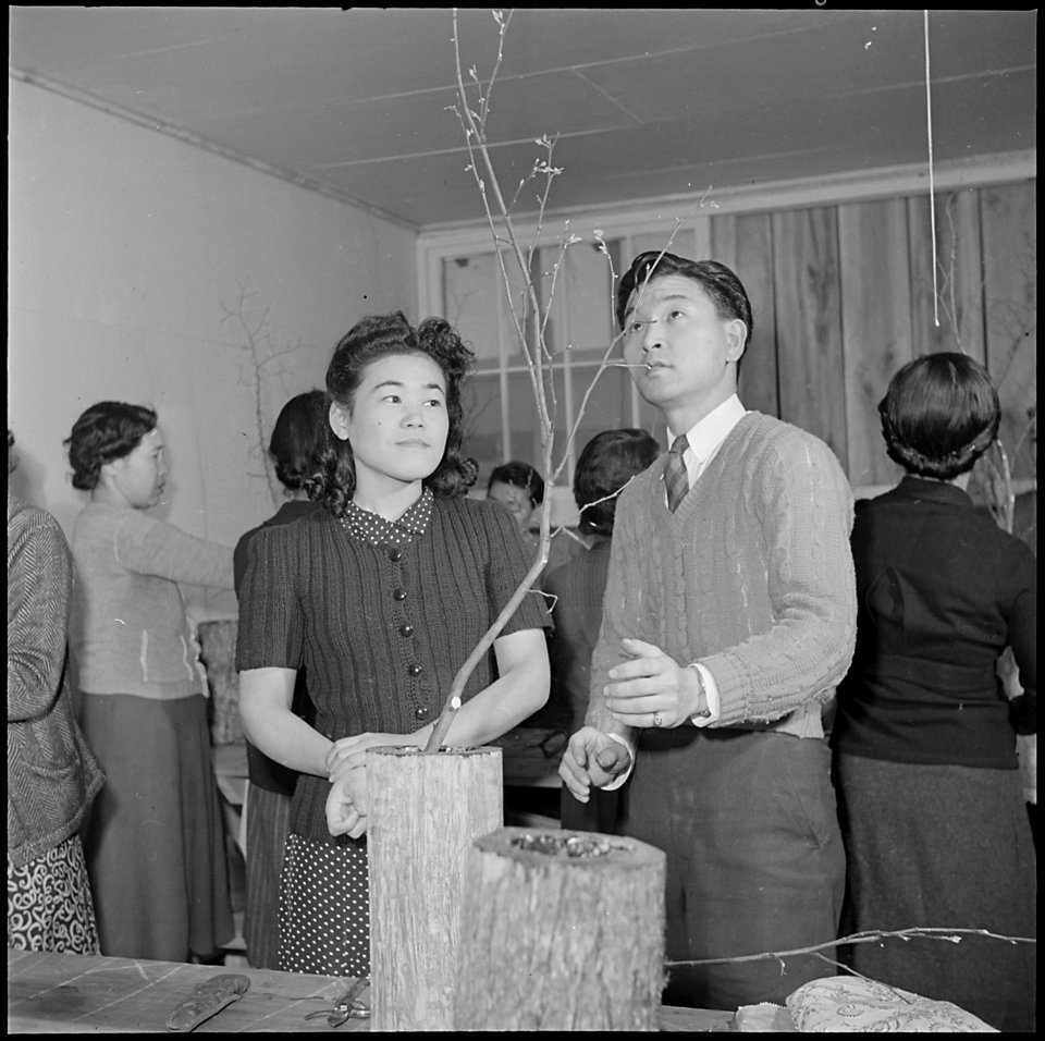 Jerome Relocation Center, Denson, Arkansas. In an adult education class at the Jerome Relocation Ce . . . - NARA - 539311