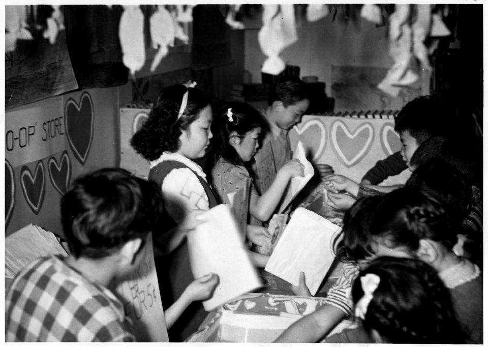 Jerome Relocation Center, Dermott, Arkansas. Fourth grade children at Jerome, with the help of thei . . . - NARA - 539545