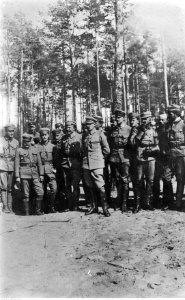 Józef Piłsudski i oficerowie I Brygady Legionów Polskich na Wołyniu (22-163-2)