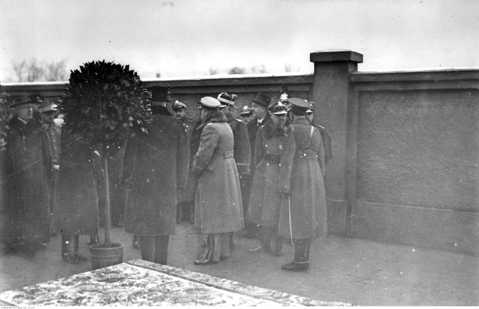 Józef Piłsudski na nierozpoznanej uroczystości (22-438-1)