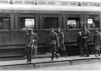 Józef Piłsudski w podróży (22-565) photo