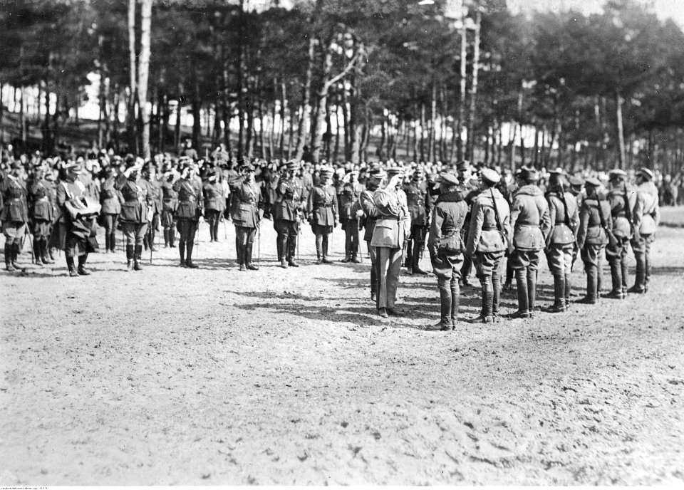 Józef Piłsudski podczas przeglądu wojska (22-473)