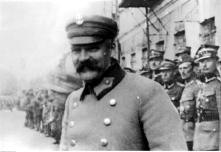 Józef Piłsudski na froncie galicyjskim (22-535-2) photo
