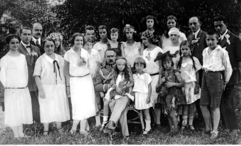 Józef Piłsudski z dziećmi (22-527) photo