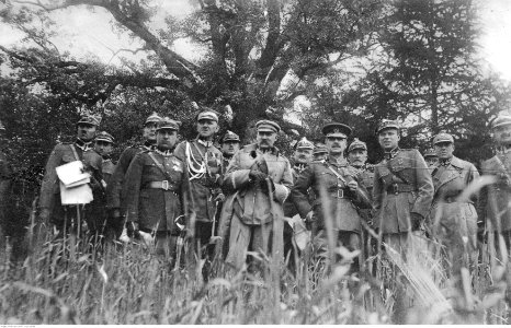 Józef Piłsudski podczas manewrów wojskowych (22-481)