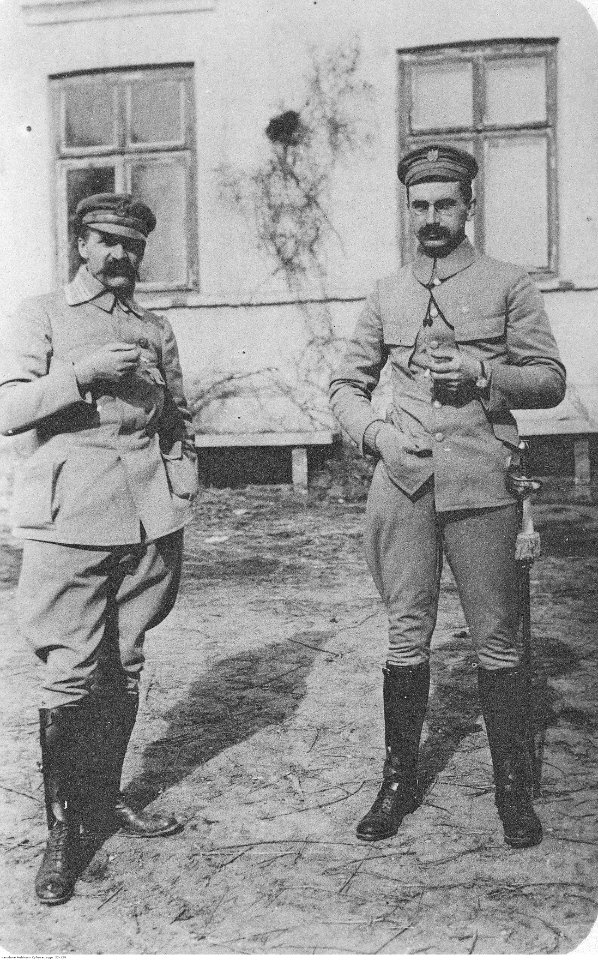 Józef Piłsudski wraz z Kazimierzem Sosnkowskim. (22-129)
