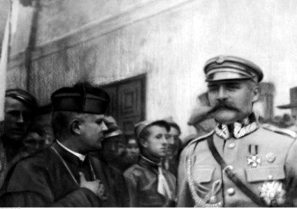 Józef Piłsudski z harcerzami (22-534) photo