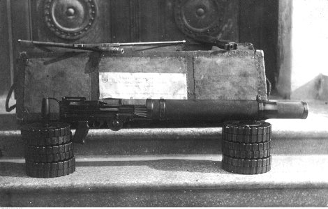 Karabin maszynowy Lewis ofiarowany w darze Józefowi Piłsudskiemu (22-572)
