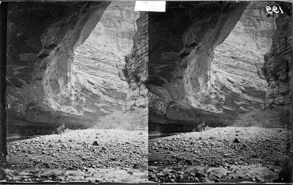 KANAB WASH, COLORADO BASIN CANYON OF KANAB CREEK - NARA - 523964