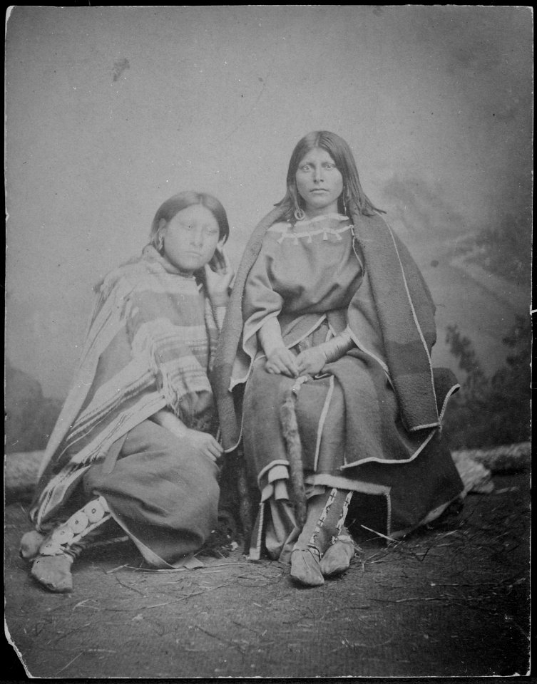 Kiowa girls - NARA - 533061
