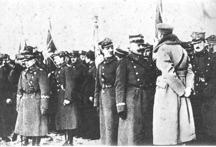 Józef Piłsudski podczas przeglądu oddziałów piechoty (22-468)