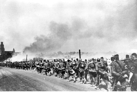 Kolumna piechoty niemieckiej w marszu na froncie wschodnim. (2-1092)