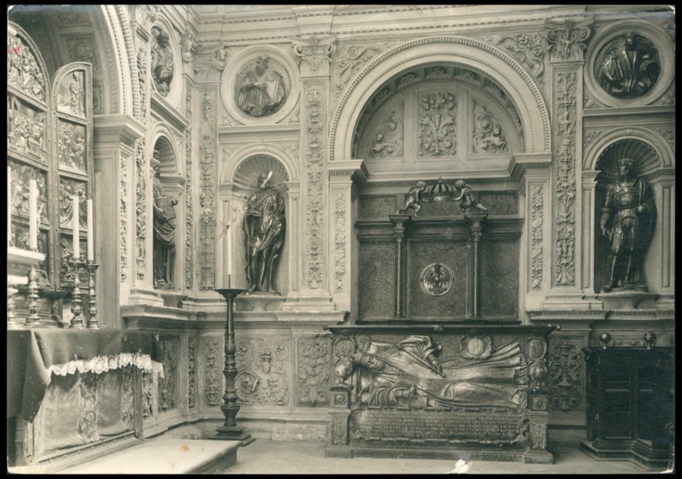 Krakow - Kaplica Zygmuntowska w katedrze na Wawelu ante 1932 (47778810)