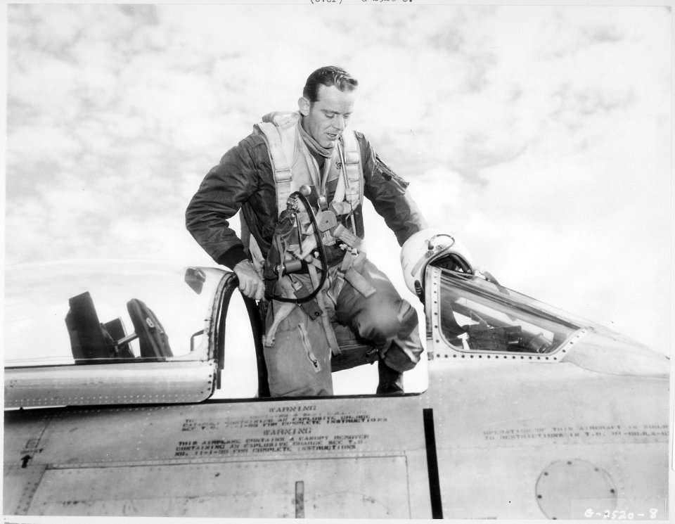 KOREA-U.S. Air Force F-86 Sabre jet pilot, Capt. Kenneth D. Critchfield, Fort Madison, Iowa, mounts to the cockpit... - NARA - 542321