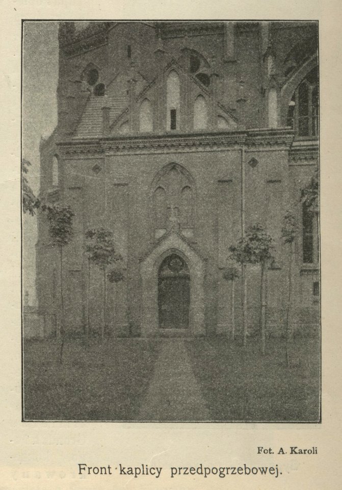 Kościół św. św. Michała Archanioła i Floryana na Pradze pod Warszawą - Front kaplicy przedpogrzebowej - Fot. A. Karoli (62849)