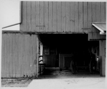 Lancaster County, Pennsylvania. Forebays on bank barns are popular with Old-Order Amish farmers bec . . . - NARA - 521085