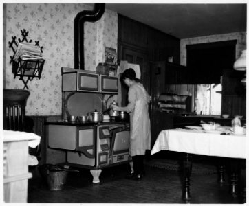 Lancaster County, Pennsylvania. The most characteristic thing about this kitchen (in a Conservative . . . - NARA - 521076